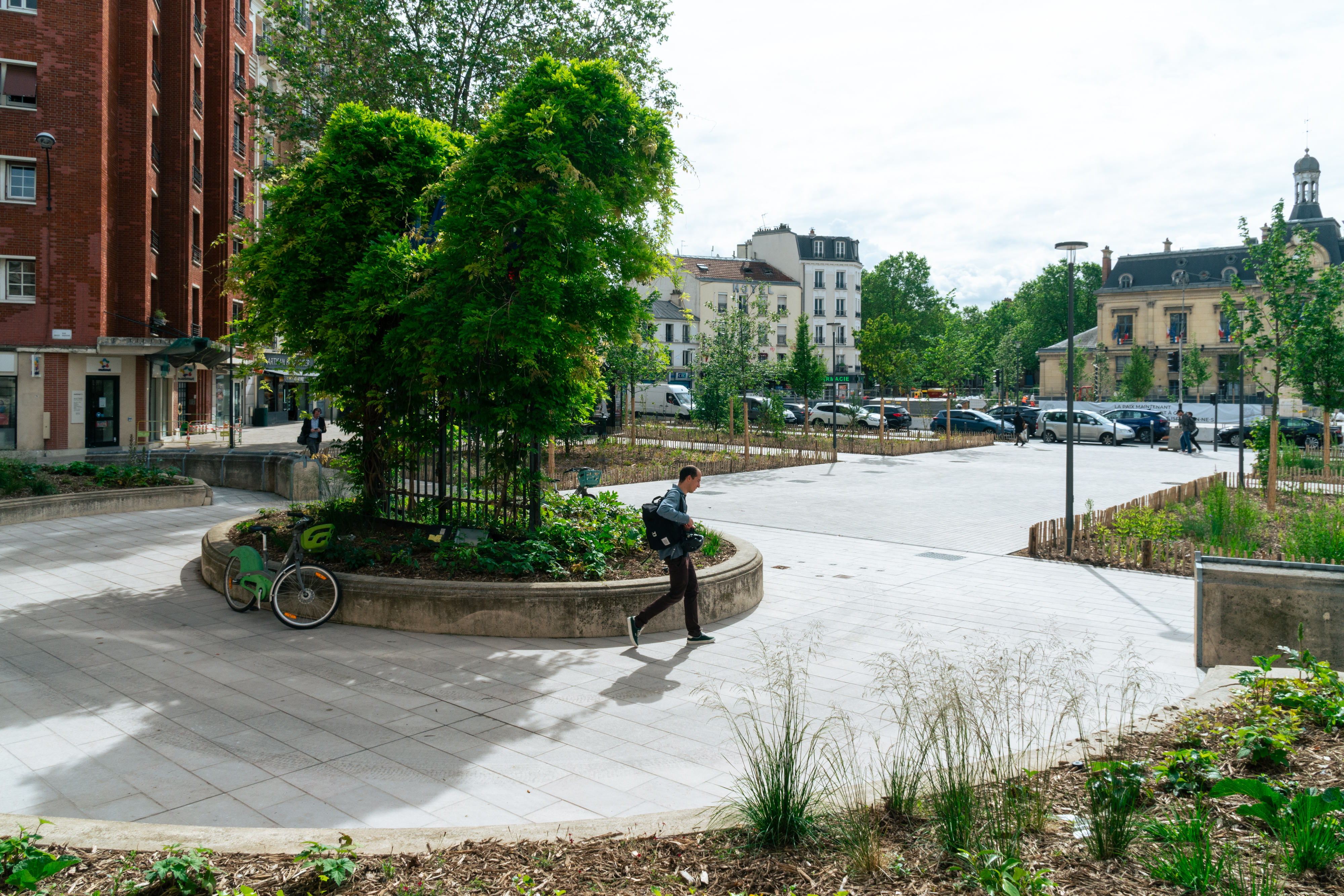 Réaménagement de la place de la République à Saint‑Ouen‑sur‑Seine (93)