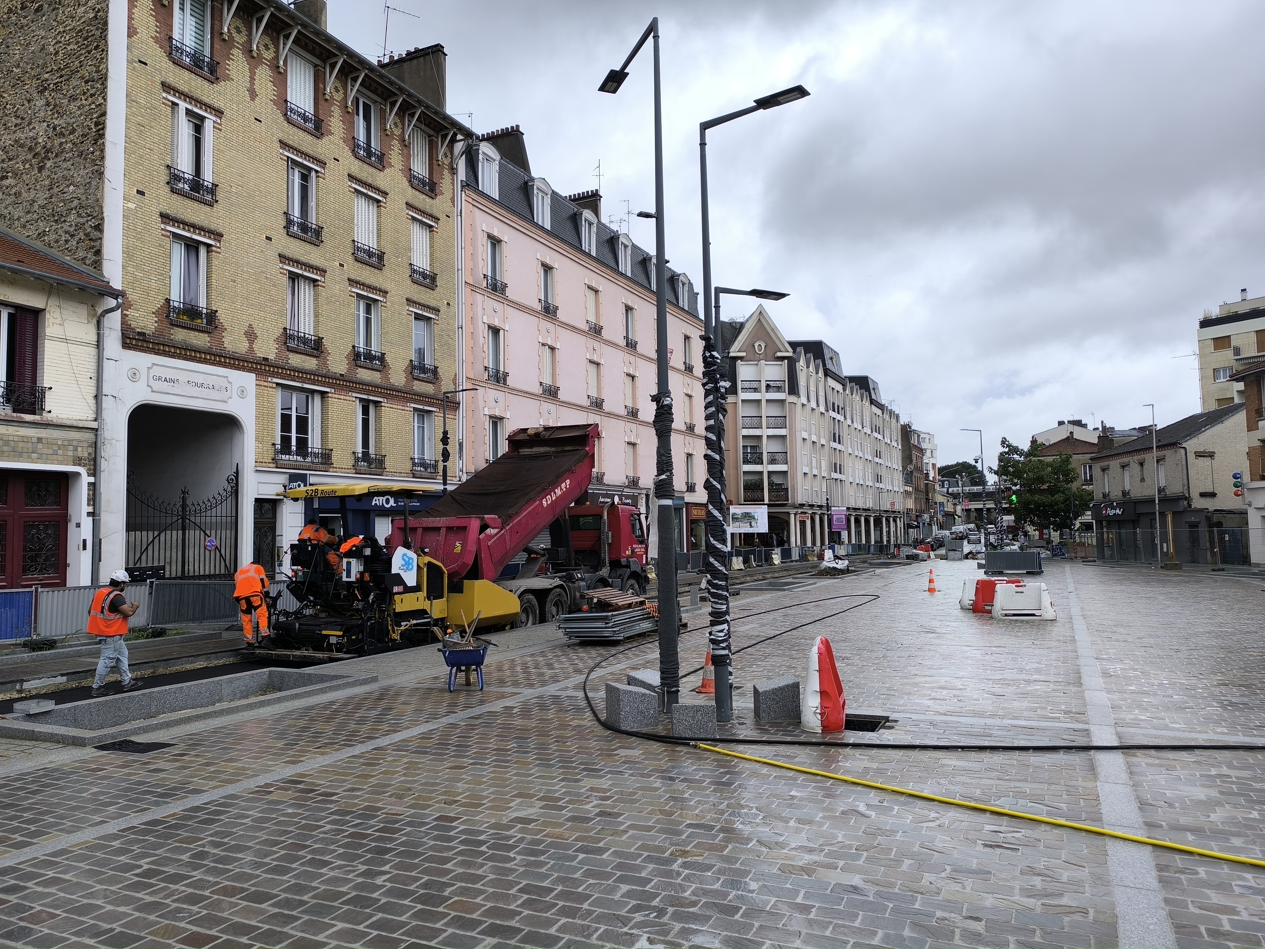 Réaménagement de la place Outrebon à Villemomble