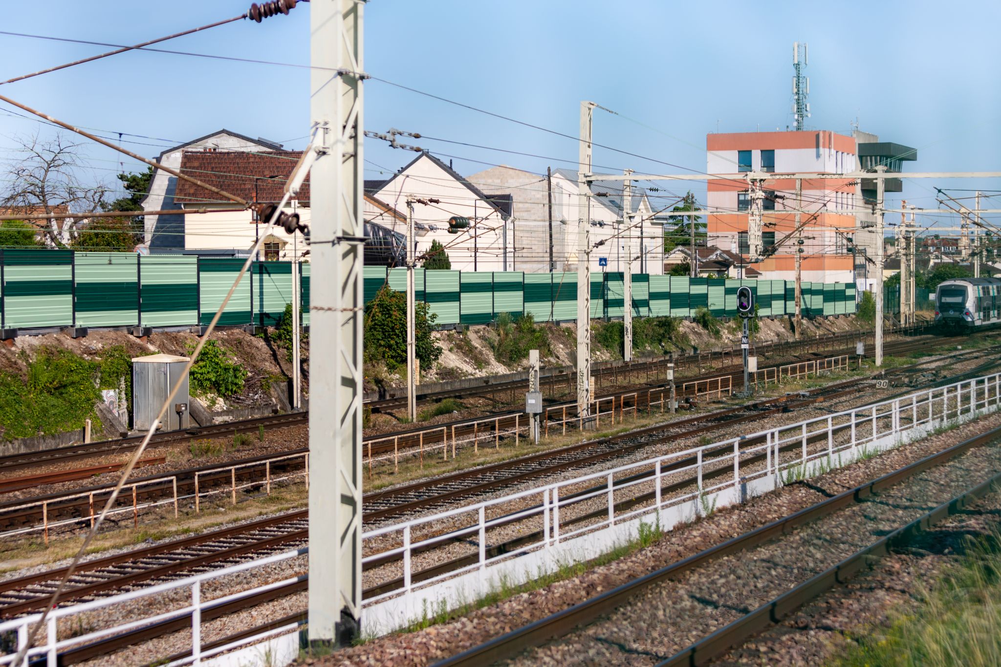 Installation d’écrans acoustiques ferroviaires entre Houilles et Sartrouville
