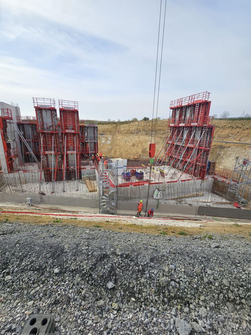 Réalisation du viaduc de l’A2 sur le futur Canal Seine‑Nord Europe à Ytres