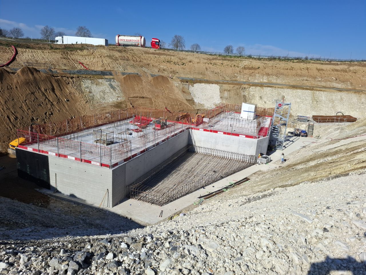 Réalisation du viaduc de l’A2 sur le futur Canal Seine‑Nord Europe à Ytres