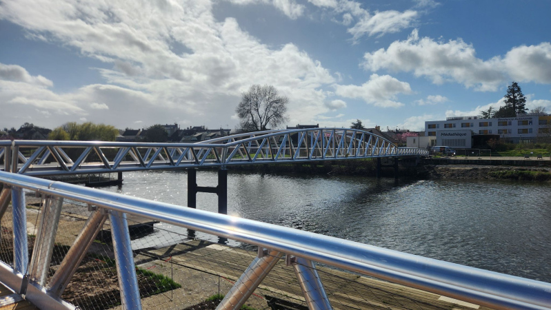 Réalisation d’une passerelle piétonne et cyclable à La Suze‑sur‑Sarthe