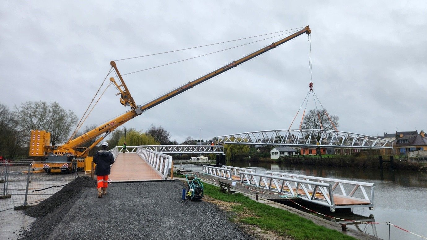 Réalisation d’une passerelle piétonne et cyclable à La Suze‑sur‑Sarthe