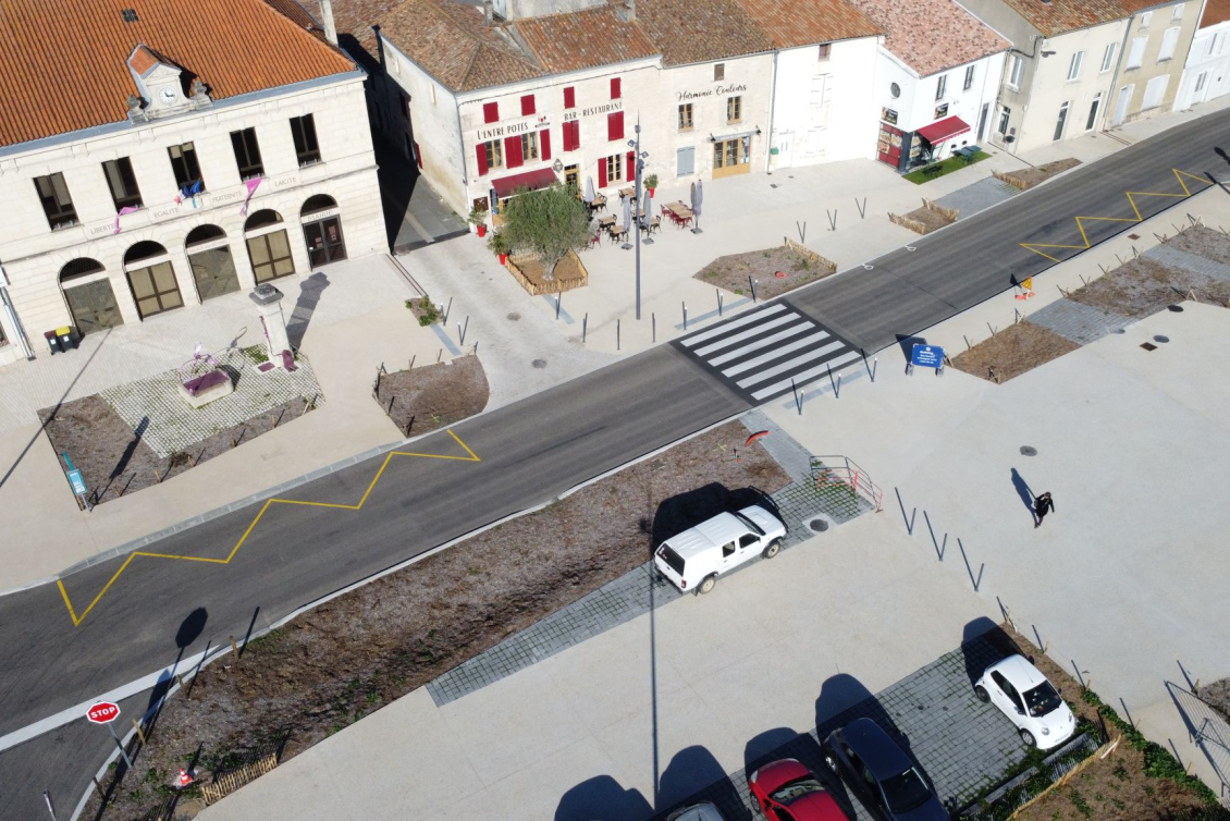 place de l’Hôtel de Ville à Beauvoir-sur-Niort