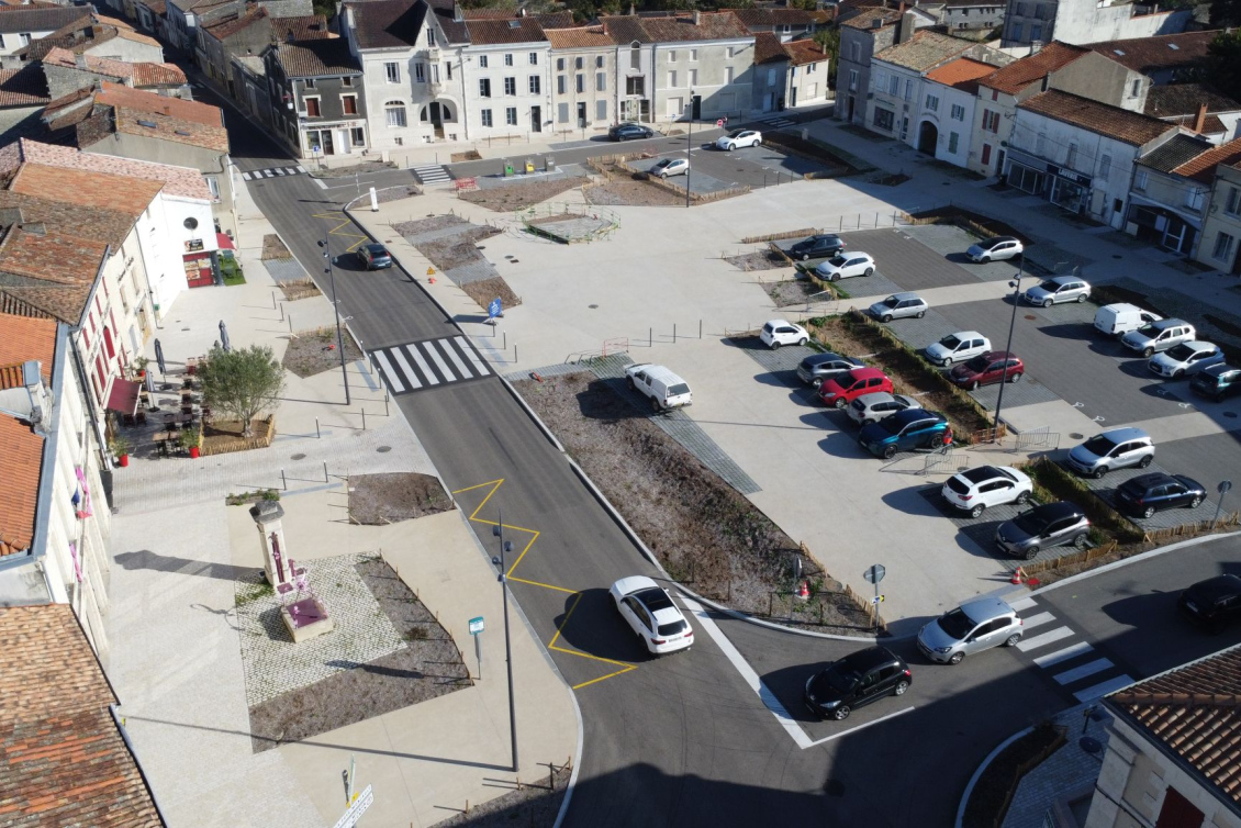 place de l’Hôtel de Ville à Beauvoir-sur-Niort